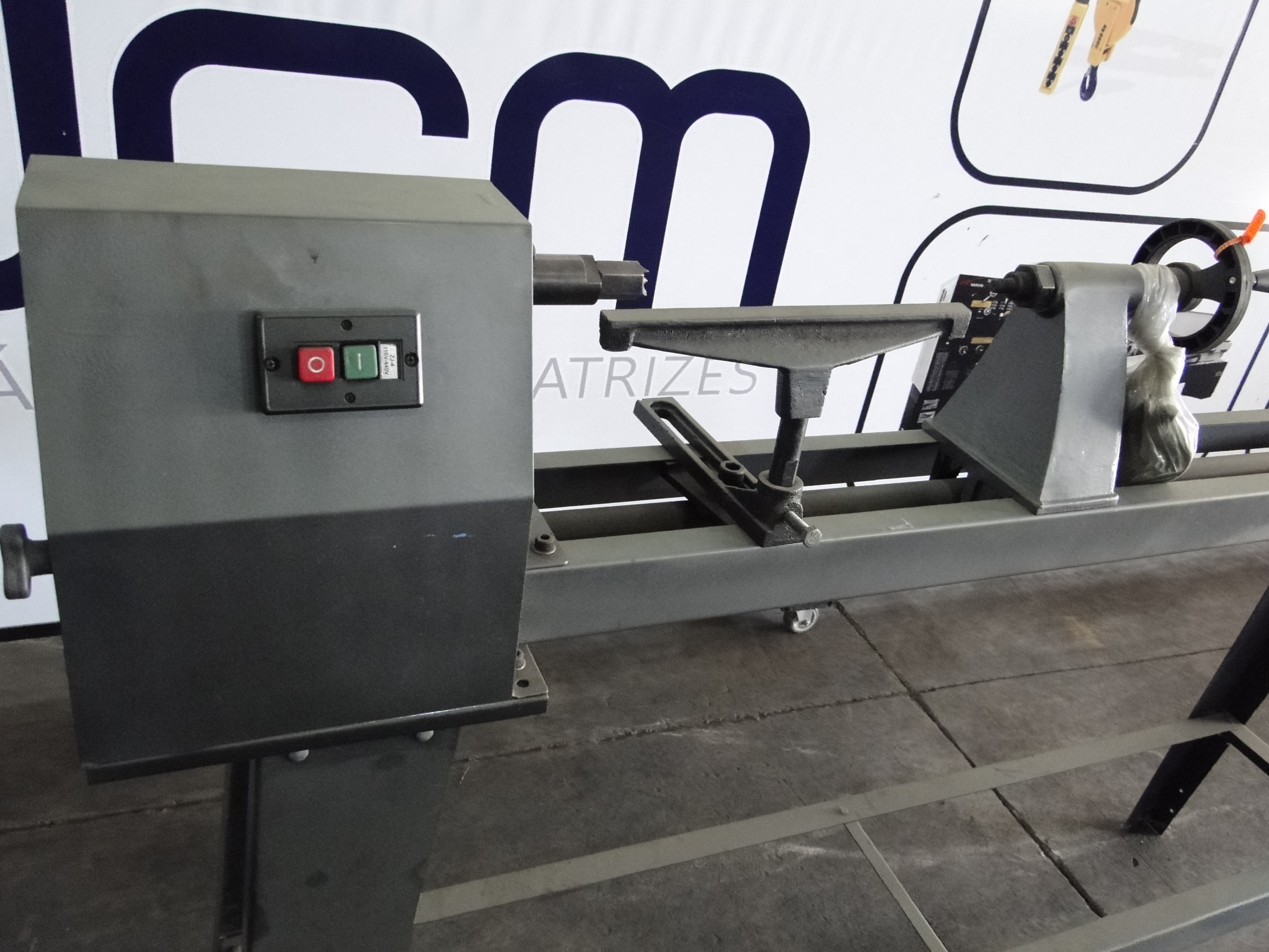 Torno de Madeira - WCM Máquinas | Empresa de Máquinas em Jaboticabal/SP