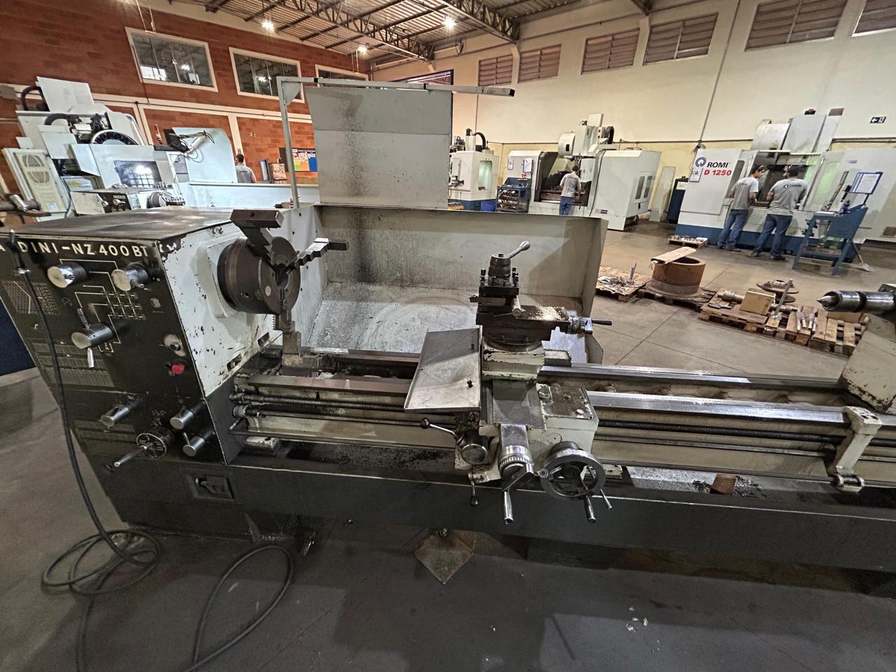 Torno mecânico Nardini modelo NZ 400 BT