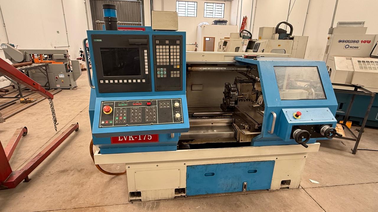Torno CNC marca Veker modelo LVK-175 - WCM Máquinas | Empresa de Máquinas em Jaboticabal/SP